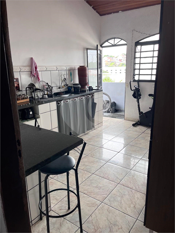 Casa à venda com 5 quartos, 240m² - Foto 1