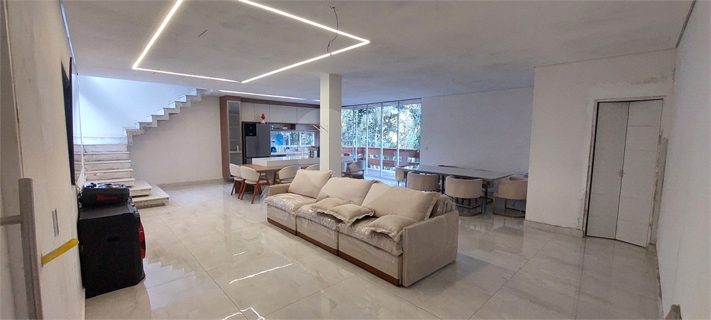 Casa de Condomínio à venda com 4 quartos, 200m² - Foto 1
