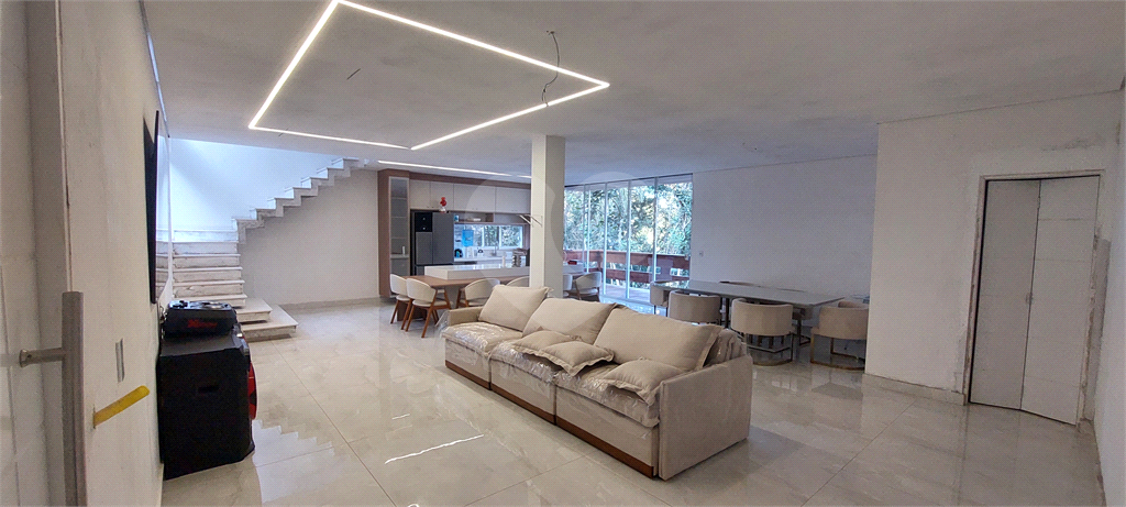 Casa de Condomínio à venda com 4 quartos, 200m² - Foto 2