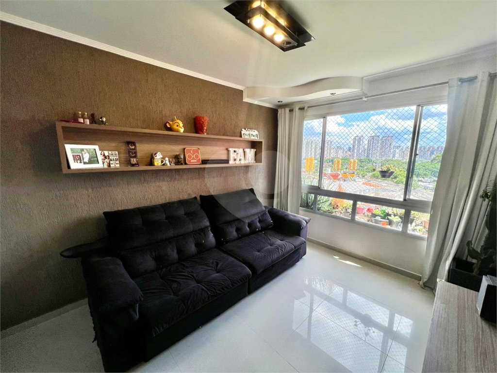 Belo apartamento com dois dormitório, 2 salas, uma bela suite, com banheira, totalmente reformado.