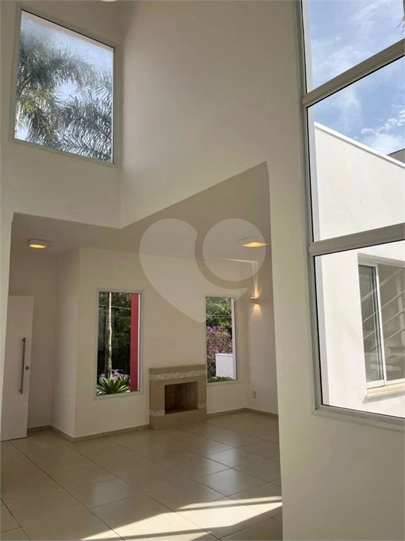 Casa de Condomínio para alugar com 3 quartos, 250m² - Foto 15