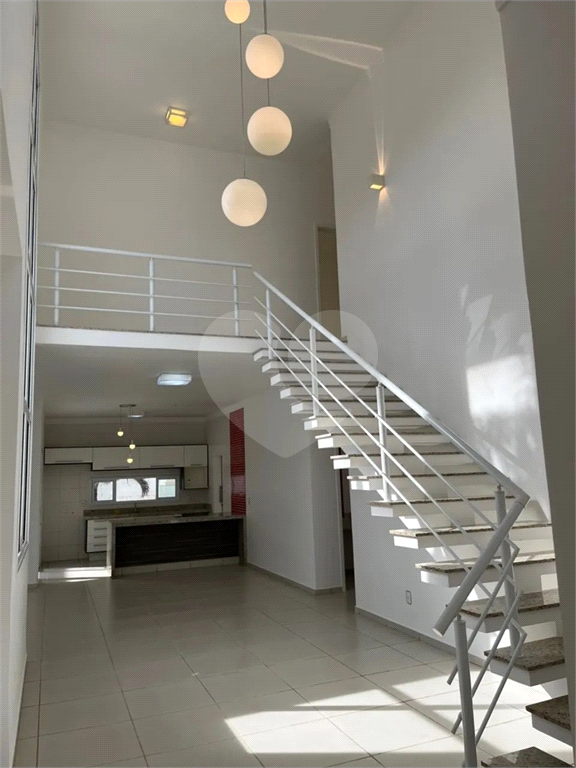 Casa de Condomínio para alugar com 3 quartos, 250m² - Foto 17