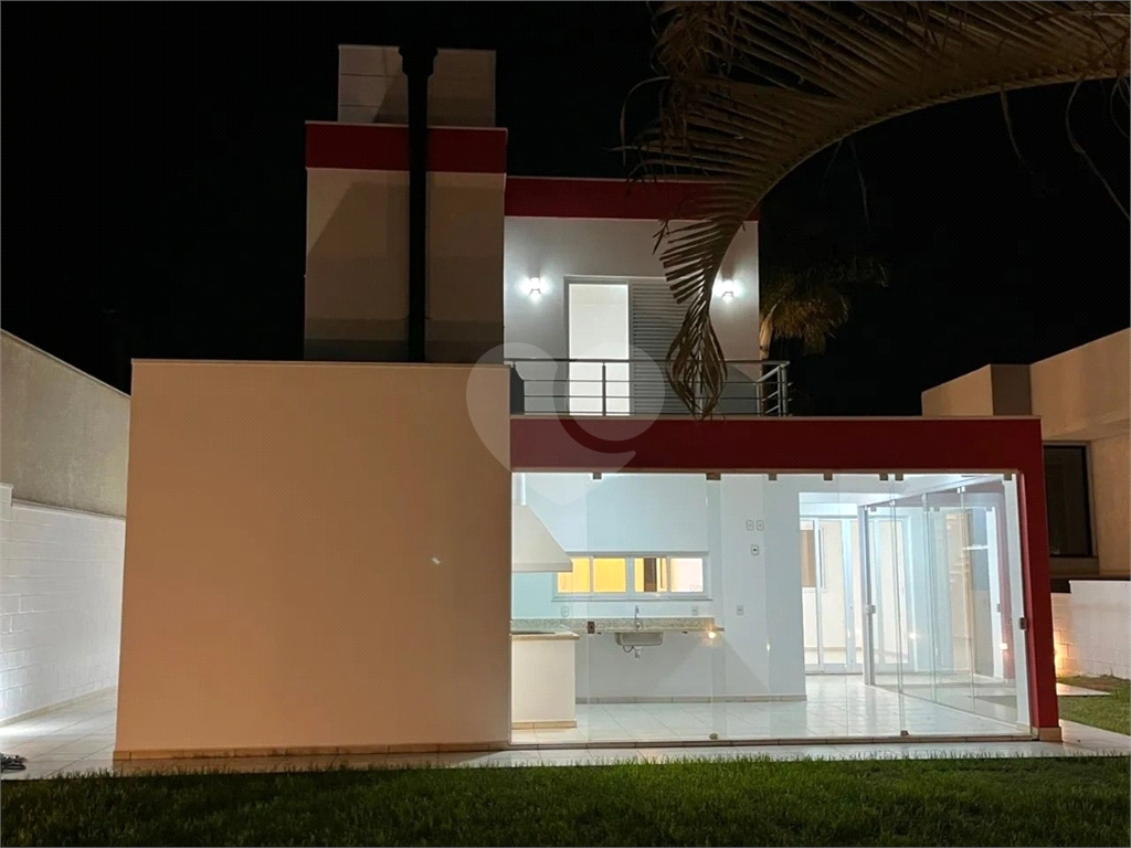 Casa de Condomínio para alugar com 3 quartos, 250m² - Foto 2