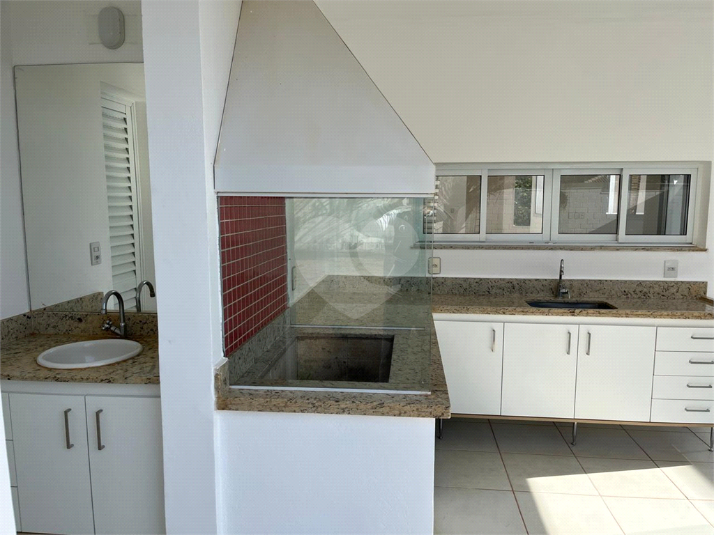 Casa de Condomínio para alugar com 3 quartos, 250m² - Foto 33