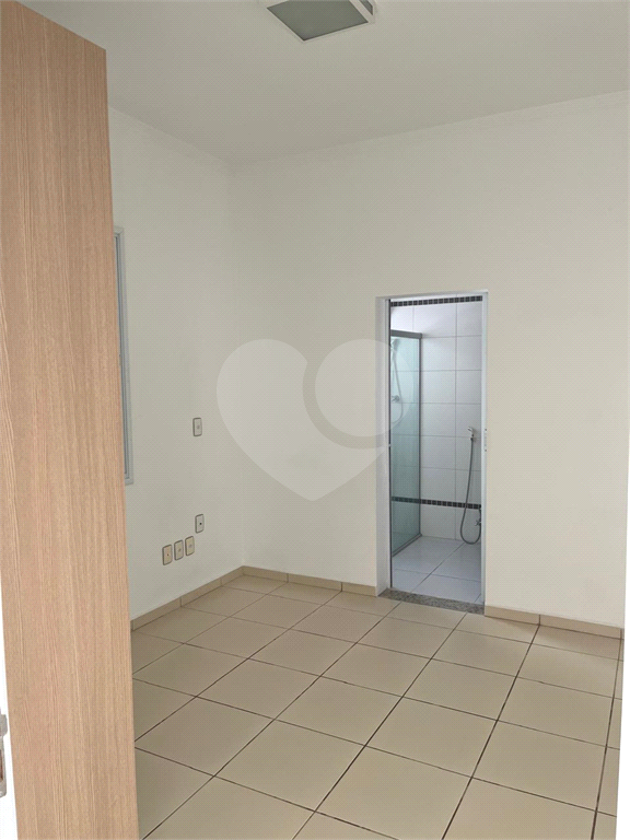 Casa de Condomínio para alugar com 3 quartos, 250m² - Foto 21
