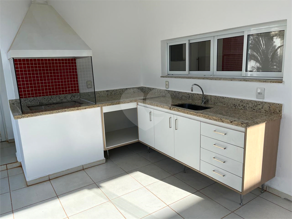 Casa de Condomínio para alugar com 3 quartos, 250m² - Foto 31