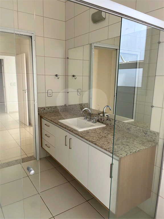 Casa de Condomínio para alugar com 3 quartos, 250m² - Foto 40