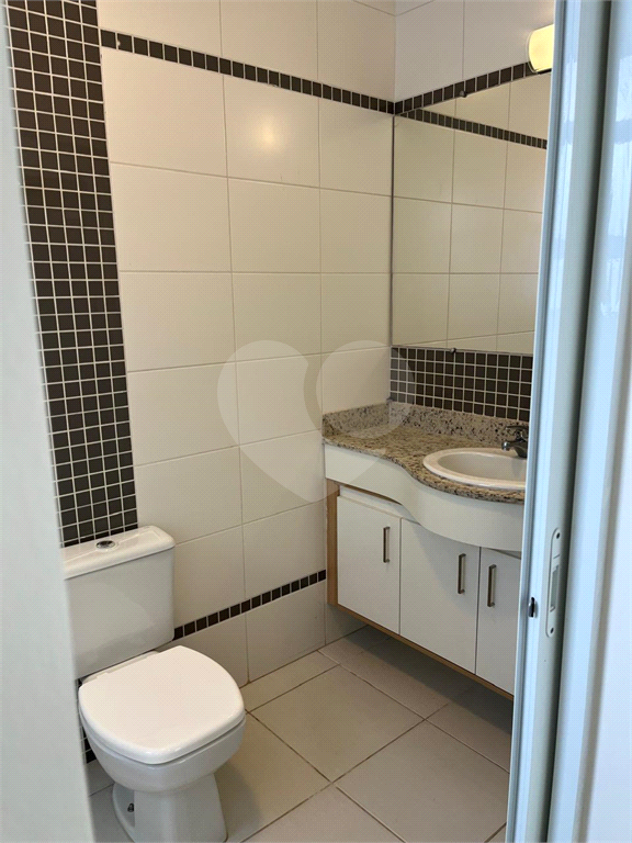 Casa de Condomínio para alugar com 3 quartos, 250m² - Foto 23