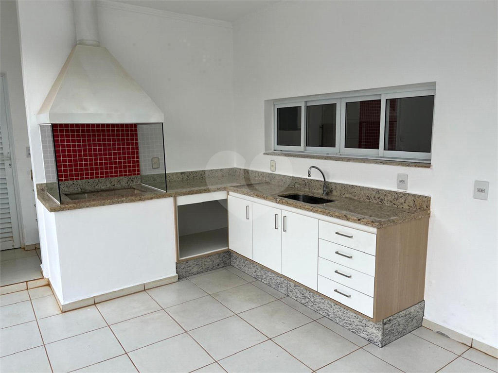 Casa de Condomínio para alugar com 3 quartos, 250m² - Foto 44