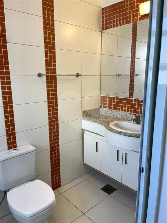 Casa de Condomínio para alugar com 3 quartos, 250m² - Foto 35