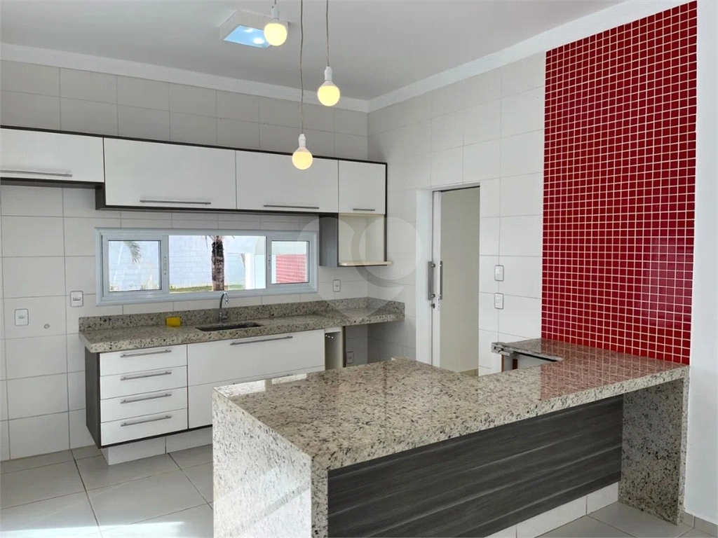 Casa de Condomínio para alugar com 3 quartos, 250m² - Foto 19