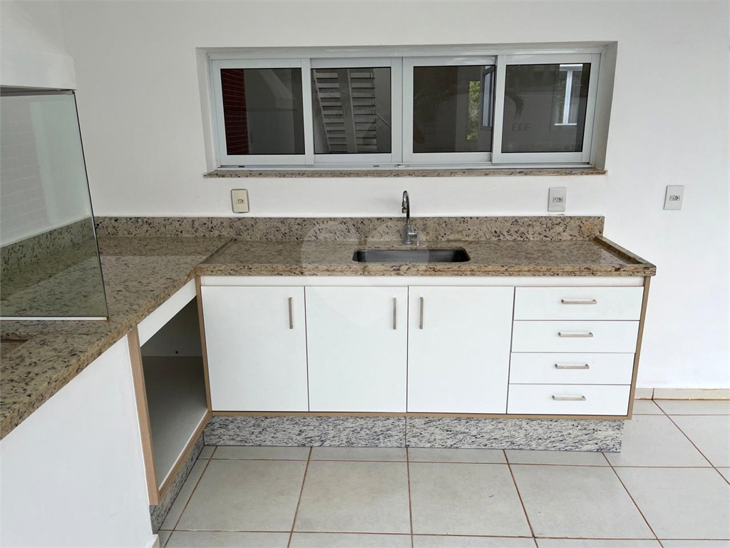 Casa de Condomínio para alugar com 3 quartos, 250m² - Foto 45