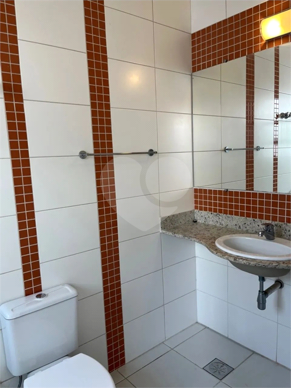 Casa de Condomínio para alugar com 3 quartos, 250m² - Foto 12
