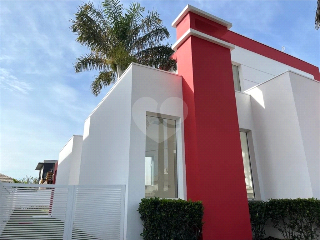 Casa de Condomínio para alugar com 3 quartos, 250m² - Foto 1
