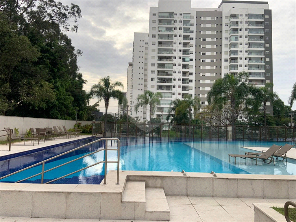 APARTAMENTO em VILA ANASTÁCIO