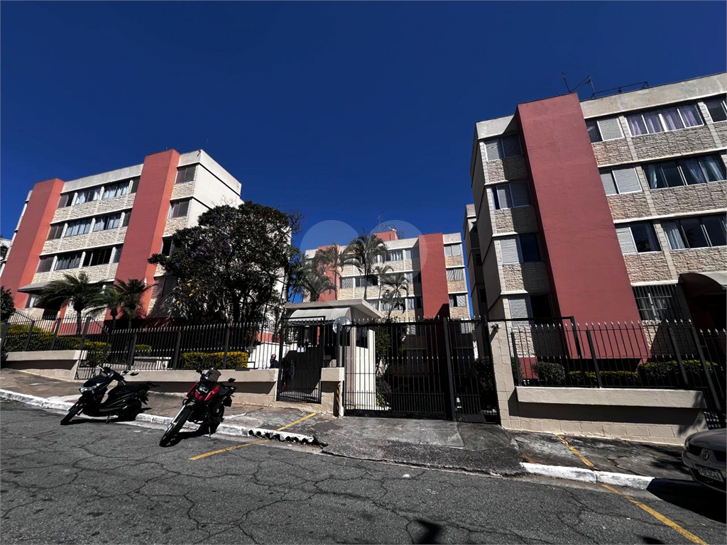 APARTAMENTO em CASA VERDE