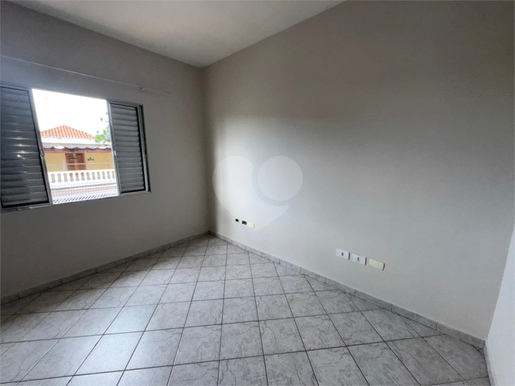 Sobrado para locação| 130m²| 2 dormitórios| 3 vagas em Vila Nivi| SP!