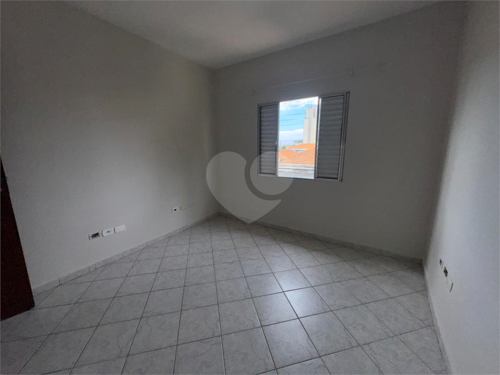 Sobrado para locação| 130m²| 2 dormitórios| 3 vagas em Vila Nivi| SP!