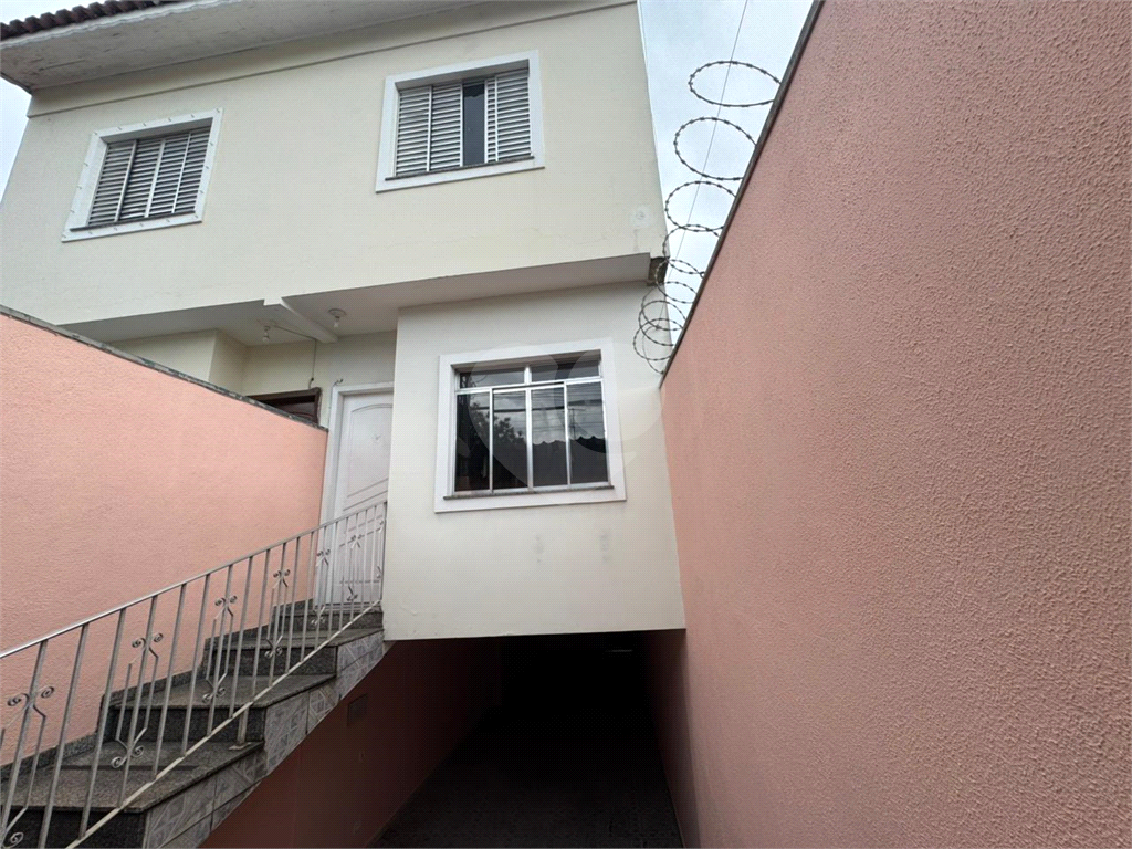 Sobrado para locação| 130m²| 2 dormitórios| 3 vagas em Vila Nivi| SP!