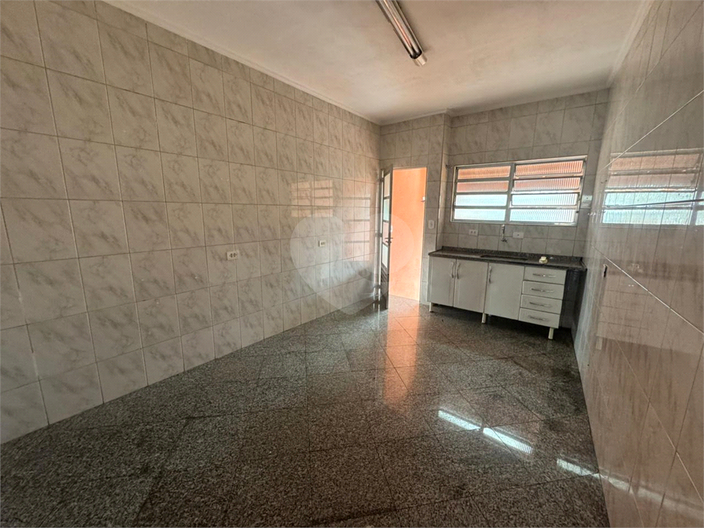 Sobrado para locação| 130m²| 2 dormitórios| 3 vagas em Vila Nivi| SP!