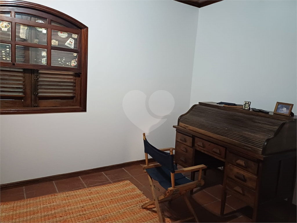 Casa à venda| 312m²| 4 dormitórios (2 Suítes)| 7 vagas em Caraguatá| SP!