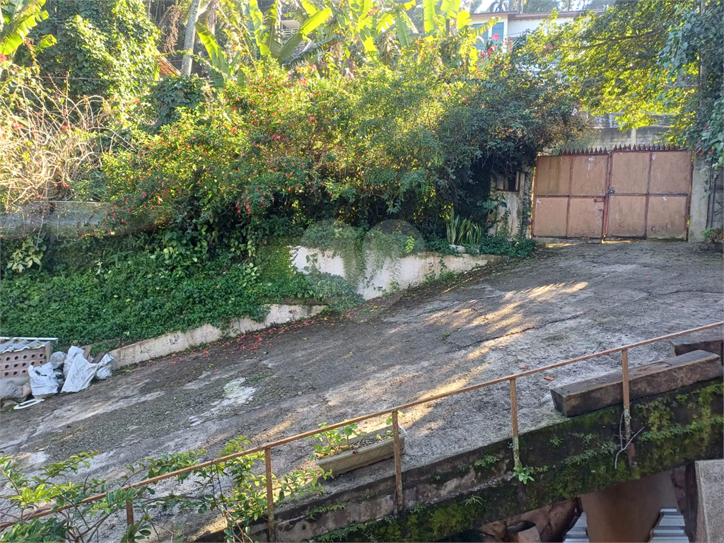 Casa à venda| 312m²| 4 dormitórios (2 Suítes)| 7 vagas em Caraguatá| SP!
