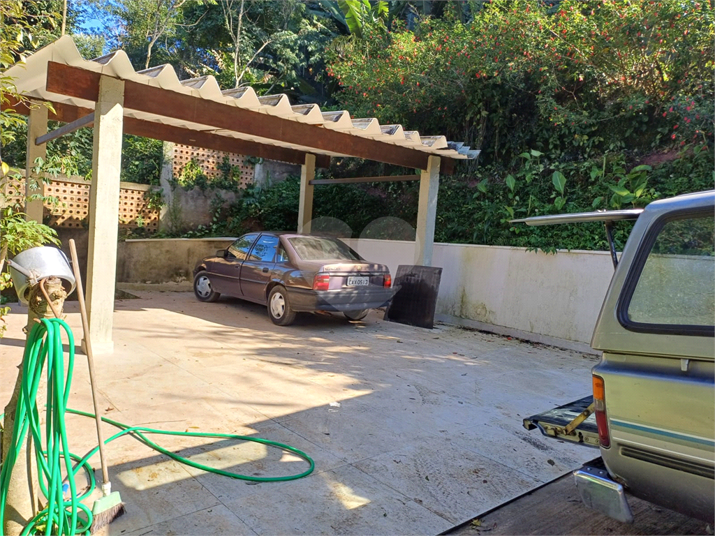 Casa à venda| 312m²| 4 dormitórios (2 Suítes)| 7 vagas em Caraguatá| SP!