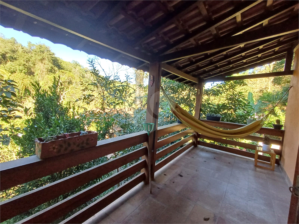 Casa à venda| 312m²| 4 dormitórios (2 Suítes)| 7 vagas em Caraguatá| SP!