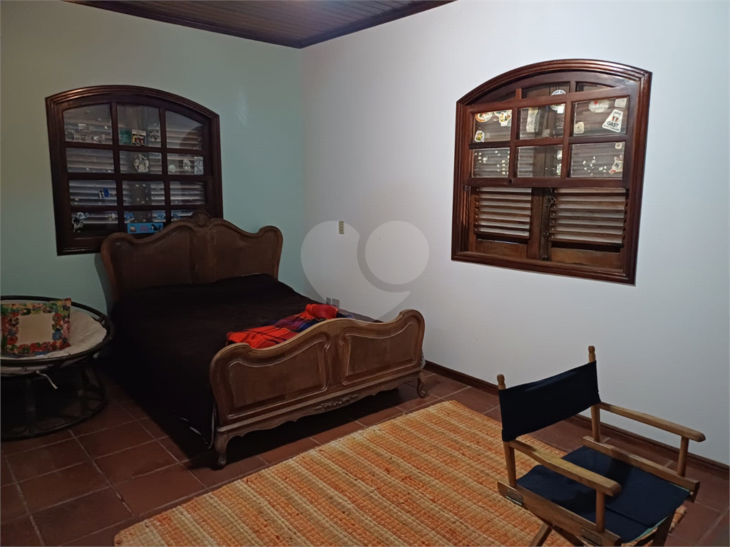 Casa à venda| 312m²| 4 dormitórios (2 Suítes)| 7 vagas em Caraguatá| SP!