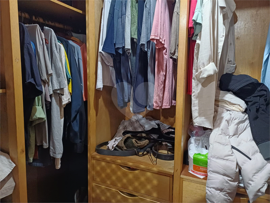 Casa à venda| 312m²| 4 dormitórios (2 Suítes)| 7 vagas em Caraguatá| SP!
