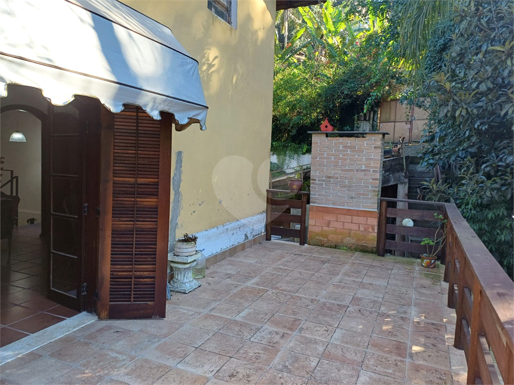 Casa à venda| 312m²| 4 dormitórios (2 Suítes)| 7 vagas em Caraguatá| SP!