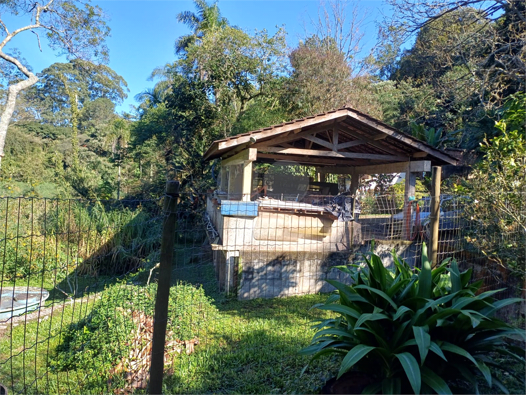 Casa à venda| 312m²| 4 dormitórios (2 Suítes)| 7 vagas em Caraguatá| SP!