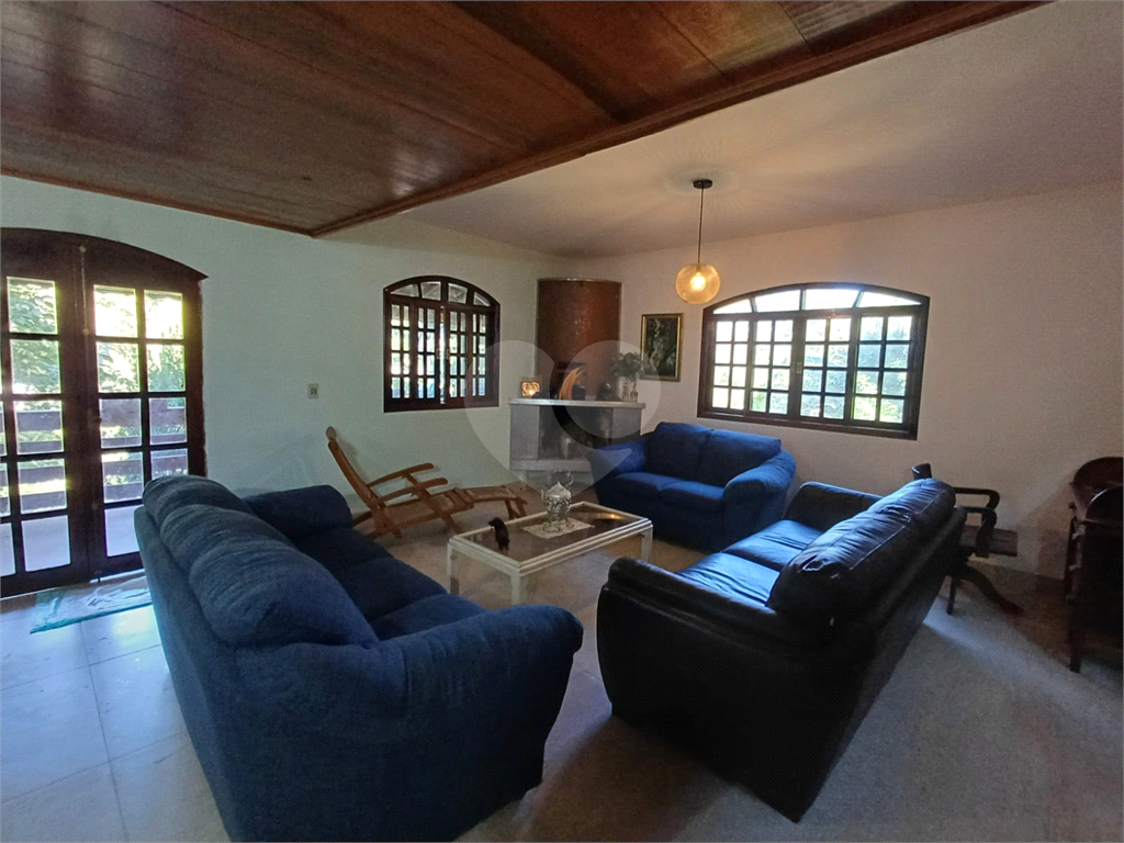 Casa à venda| 312m²| 4 dormitórios (2 Suítes)| 7 vagas em Caraguatá| SP!
