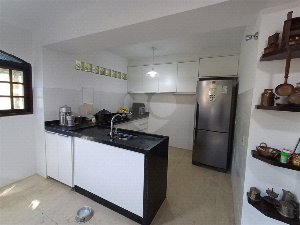 Casa à venda| 312m²| 4 dormitórios (2 Suítes)| 7 vagas em Caraguatá| SP!