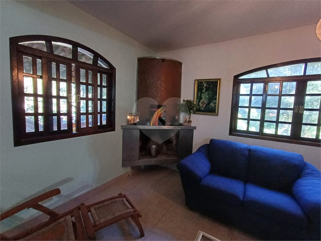 Casa à venda| 312m²| 4 dormitórios (2 Suítes)| 7 vagas em Caraguatá| SP!