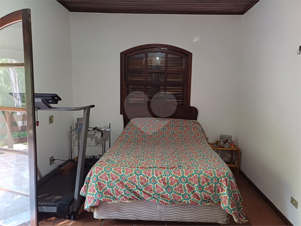 Casa à venda| 312m²| 4 dormitórios (2 Suítes)| 7 vagas em Caraguatá| SP!