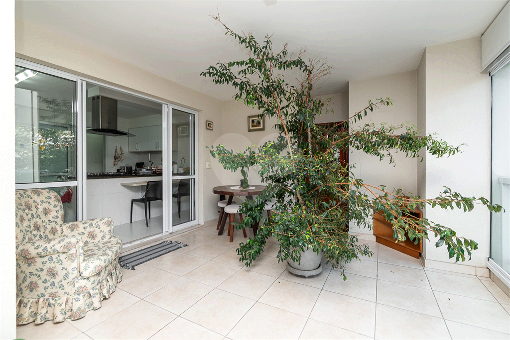 APARTAMENTO À VENDA NA MOÓCA 