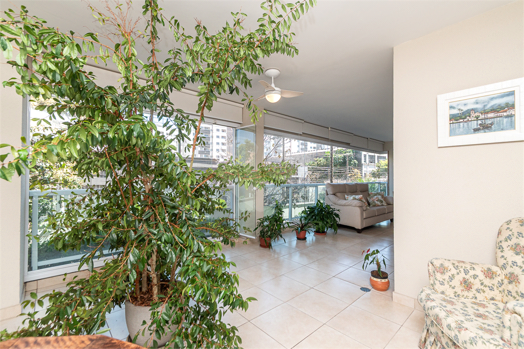 APARTAMENTO À VENDA NA MOÓCA 