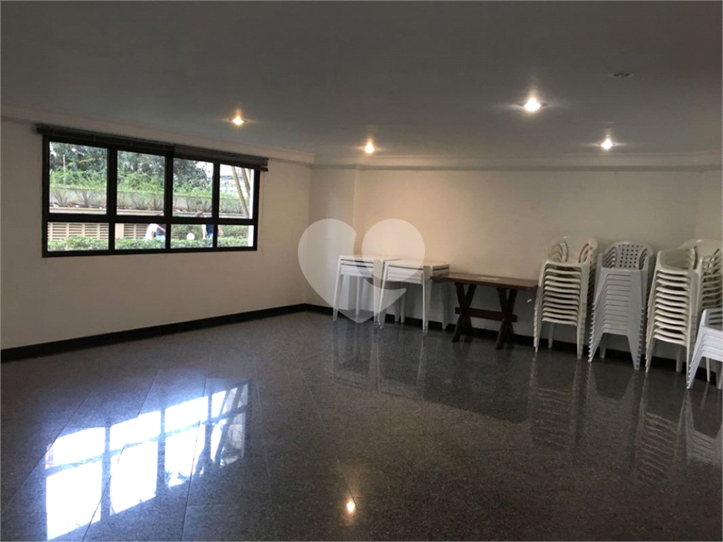 Apartamento a 800 metros do Metro Saúde