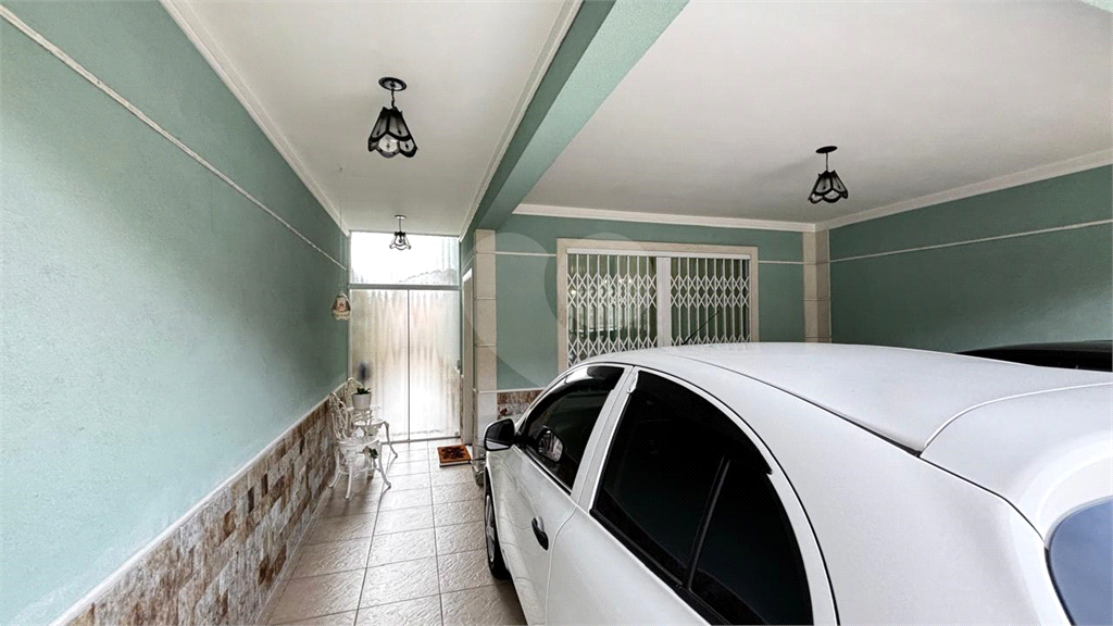 Casa à Venda – 3 Suítes, Closet, Churrasqueira e 4 Vagas