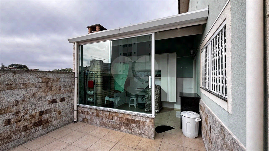 Casa à Venda – 3 Suítes, Closet, Churrasqueira e 4 Vagas