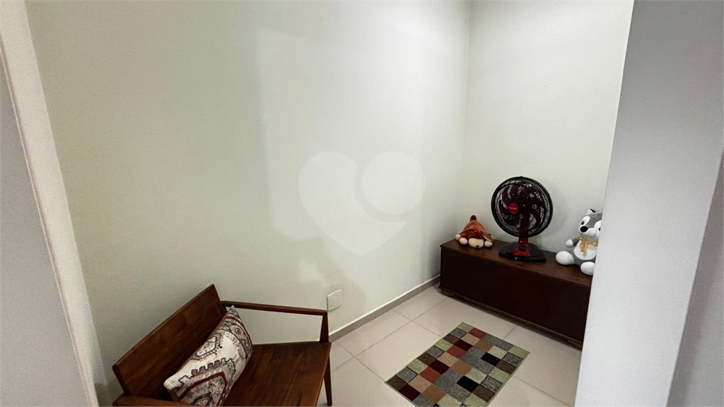 Casa à Venda – 3 Suítes, Closet, Churrasqueira e 4 Vagas
