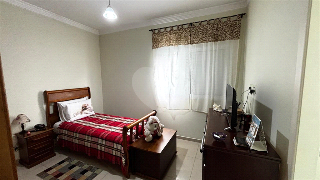 Casa à Venda – 3 Suítes, Closet, Churrasqueira e 4 Vagas