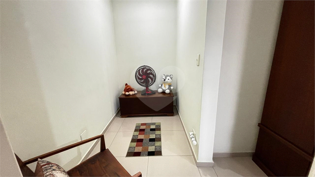 Casa à Venda – 3 Suítes, Closet, Churrasqueira e 4 Vagas