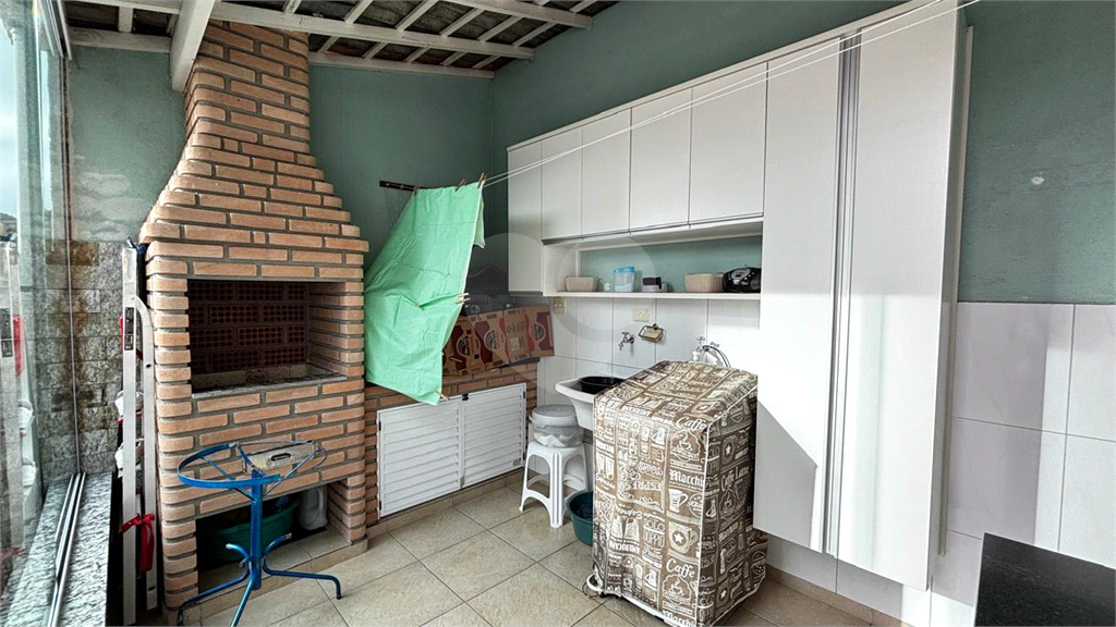 Casa à Venda – 3 Suítes, Closet, Churrasqueira e 4 Vagas