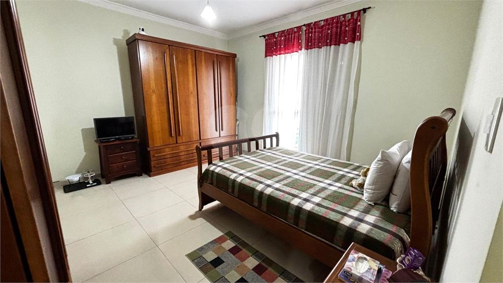 Casa à Venda – 3 Suítes, Closet, Churrasqueira e 4 Vagas