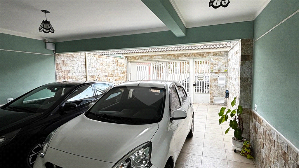 Casa à Venda – 3 Suítes, Closet, Churrasqueira e 4 Vagas