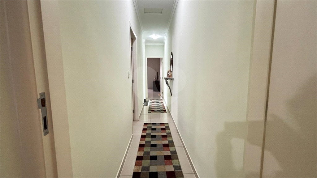Casa à Venda – 3 Suítes, Closet, Churrasqueira e 4 Vagas