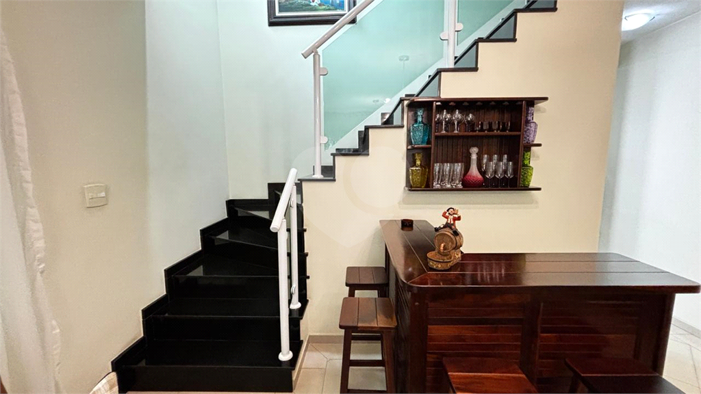 Casa à Venda – 3 Suítes, Closet, Churrasqueira e 4 Vagas
