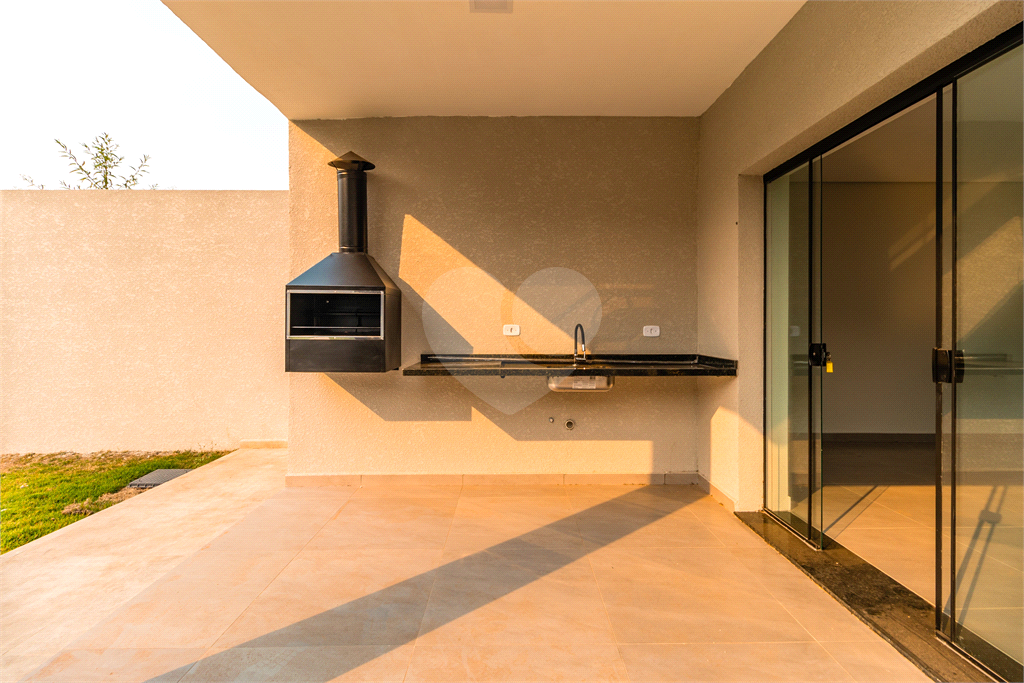 Casa à venda com 3 quartos, 100m² - Foto 1